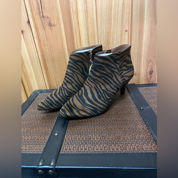 TimeTru Shoes - Animal print heel boots 🐅